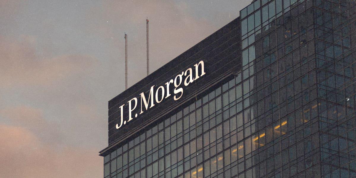 JPMorgan Chase introduces an in-house AI chatbot, described as capable of performing research analyst tasks. 

Image Source: Trading View 